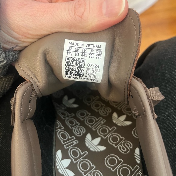 NIB Adidas Women’s Samba OG Sneakers in Brown and White - Picture 3 of 5